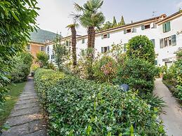 Fabulous Mansion in Pesina Spezie near Lake