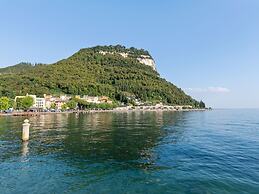 Belvilla by OYO Idra