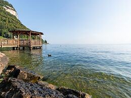 Belvilla by OYO Idra