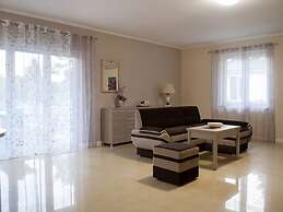 Fantastic Bungalow in Lagów with Hot Tub
