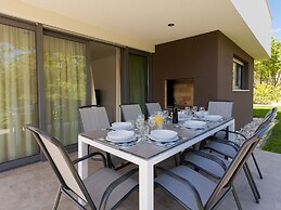 Luxurious Villa Novigrad With Swimming Pool
