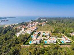 Luxurious Villa Novigrad With Swimming Pool