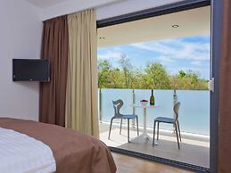 Luxurious Villa Novigrad With Swimming Pool