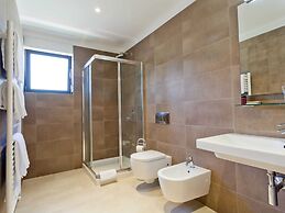 Luxurious Villa Novigrad With Swimming Pool