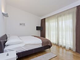 Luxurious Villa Novigrad With Swimming Pool