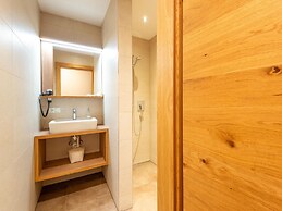 Beautiful Flat in Hart With Fitness Room