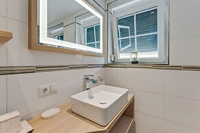 Holiday Home Near Lake