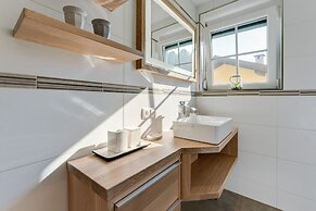 Holiday Home Near Lake