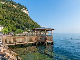 Belvilla by OYO Lira