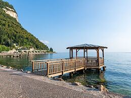 Belvilla by OYO Lira