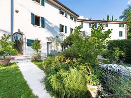 Belvilla by OYO Lira