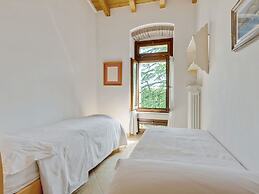 Belvilla by OYO Lira