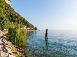 Belvilla by OYO Lira