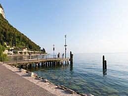 Belvilla by OYO Lira