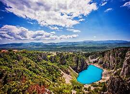 Apartment in Imotski With Parking