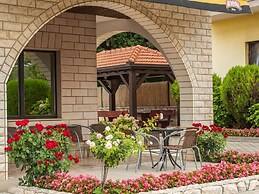 Apartment in Imotski With Parking