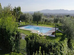 Comfortable Holiday Home in Pistoia With Pool