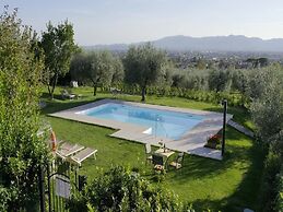 Comfortable Holiday Home in Pistoia With Pool