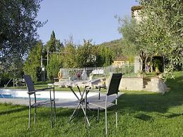 Comfortable Holiday Home in Pistoia With Pool