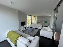 Modern Holiday Home Near Bruges and the North Sea