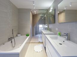 Modern Holiday Home Near Bruges and the North Sea