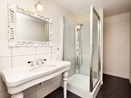 Fine Group House With Sauna Garden