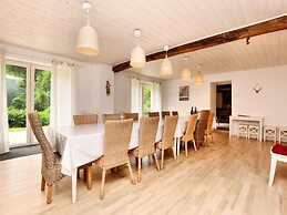 Fine Group House With Sauna Garden