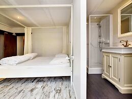 Fine Group House With Sauna Garden