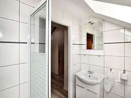 Fine Group House With Sauna Garden