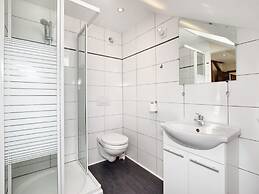 Fine Group House With Sauna Garden