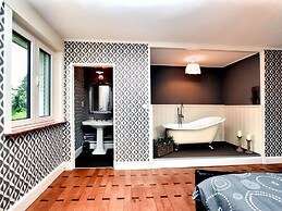 Magnificent Luxury Chateau in Vast Garden with Sauna & Hot Tubs