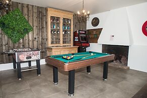 Magnificent Luxury Chateau in Vast Garden with Sauna & Hot Tubs