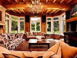 Magnificent Luxury Chateau in Vast Garden with Sauna & Hot Tubs