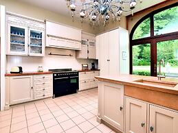 Magnificent Luxury Chateau in Vast Garden with Sauna & Hot Tubs