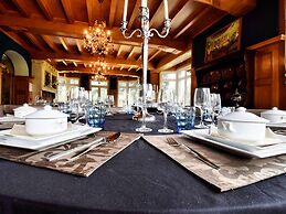 Magnificent Luxury Chateau in Vast Garden with Sauna & Hot Tubs