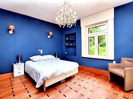 Magnificent Luxury Chateau in Vast Garden with Sauna & Hot Tubs