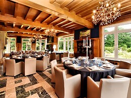 Magnificent Luxury Chateau in Vast Garden with Sauna & Hot Tubs