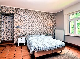 Magnificent Luxury Chateau in Vast Garden with Sauna & Hot Tubs