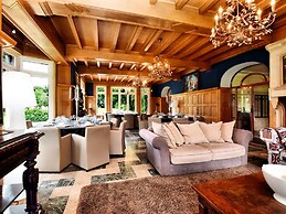 Magnificent Luxury Chateau in Vast Garden with Sauna & Hot Tubs