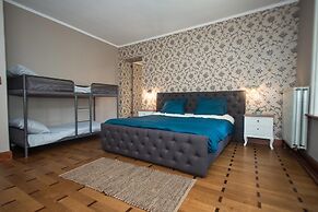 Magnificent Luxury Chateau in Vast Garden with Sauna & Hot Tubs