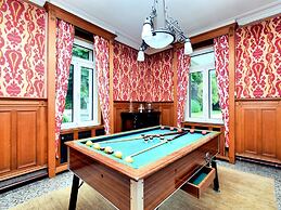 Magnificent Luxury Chateau in Vast Garden with Sauna & Hot Tubs