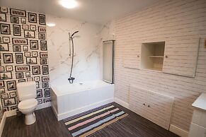Magnificent Luxury Chateau in Vast Garden with Sauna & Hot Tubs