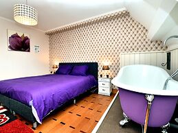 Magnificent Luxury Chateau in Vast Garden with Sauna & Hot Tubs