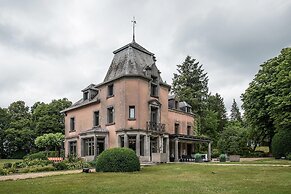 Magnificent Luxury Chateau in Vast Garden with Sauna & Hot Tubs