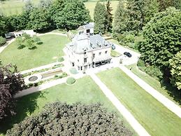Magnificent Luxury Chateau in Vast Garden with Sauna & Hot Tubs