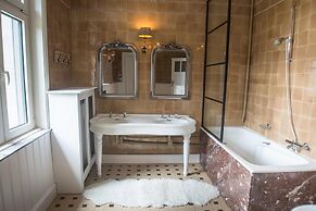 Magnificent Luxury Chateau in Vast Garden with Sauna & Hot Tubs