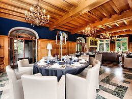 Magnificent Luxury Chateau in Vast Garden with Sauna & Hot Tubs