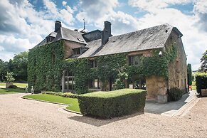 Magnificent Luxury Chateau in Vast Garden with Sauna & Hot Tubs