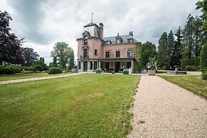 Magnificent Luxury Chateau in Vast Garden with Sauna & Hot Tubs
