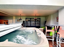 Magnificent Luxury Chateau in Vast Garden with Sauna & Hot Tubs